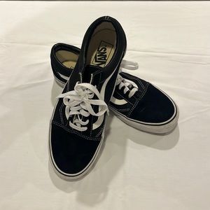Lifestyle Vans Sneakers | Black and White | Size: 11 Men’s